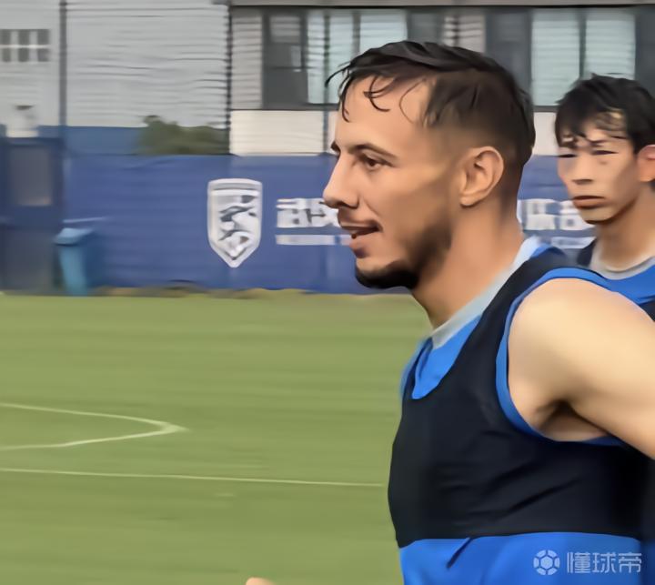 武汉三镇新外援洛泰参与赛前合练,战铜梁龙有望登场