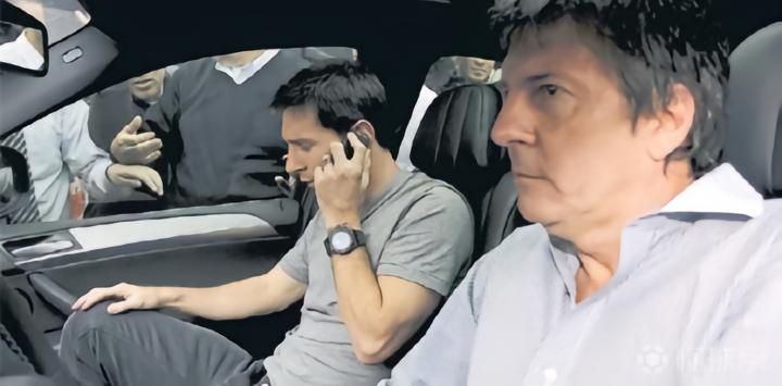 梅西启程返回罗萨里奥，送别已故父亲豪尔赫